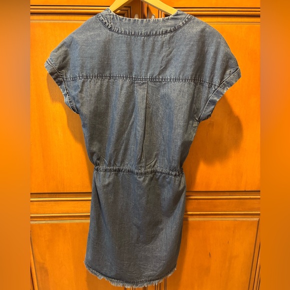 PAIGE Haidee Light Tencel Denim V-Neck Dress with Cinch Waist. Size: XS - Picture 2 of 5